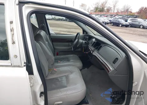 2003 Mercury Grand Marquis Gs z USA, uszkodzony, nr VIN 2MEFM74W23X703173